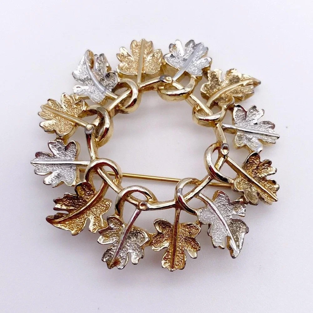 Sarah Coventry Maple Leaf Wreath Brooch Pin Signed Nature Fall Estate Jewelry